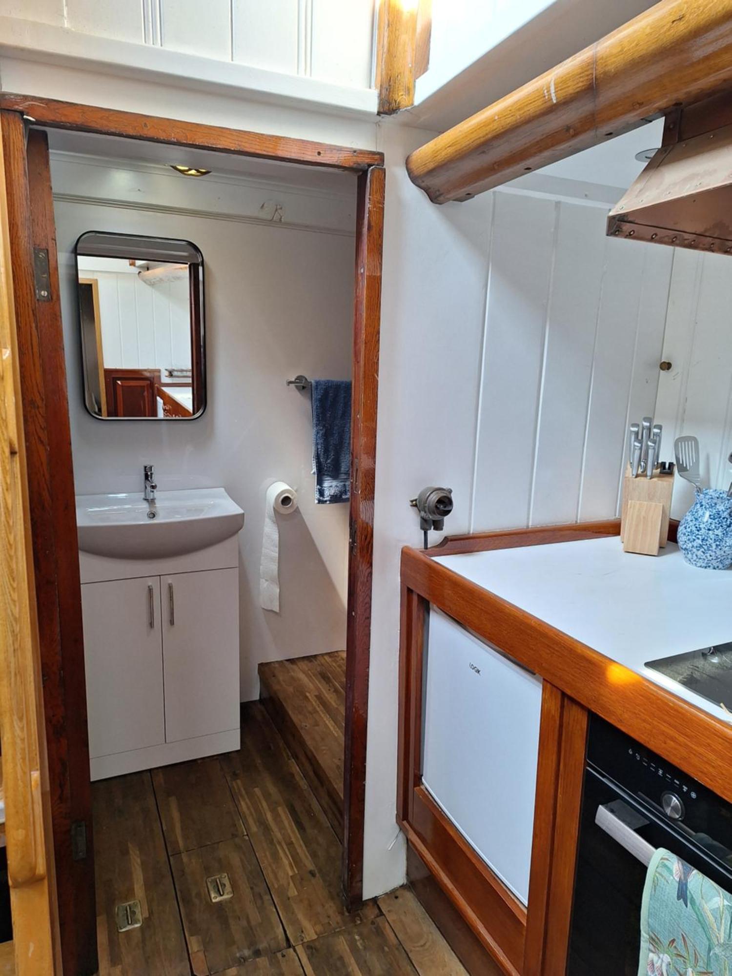 Historic Wooden Ship 'Ursula' Hotell East Cowes Exteriör bild