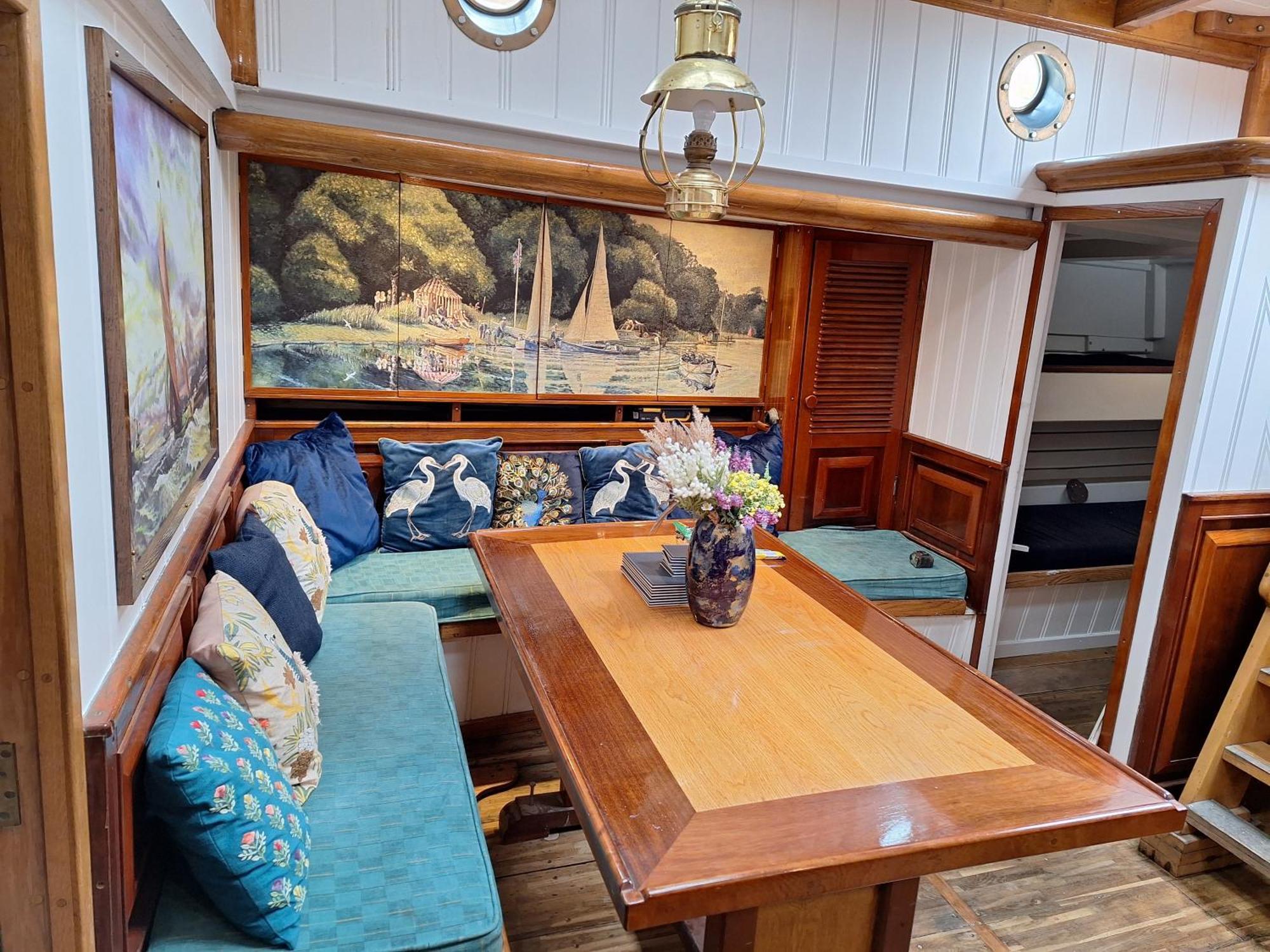 Historic Wooden Ship 'Ursula' Hotell East Cowes Exteriör bild