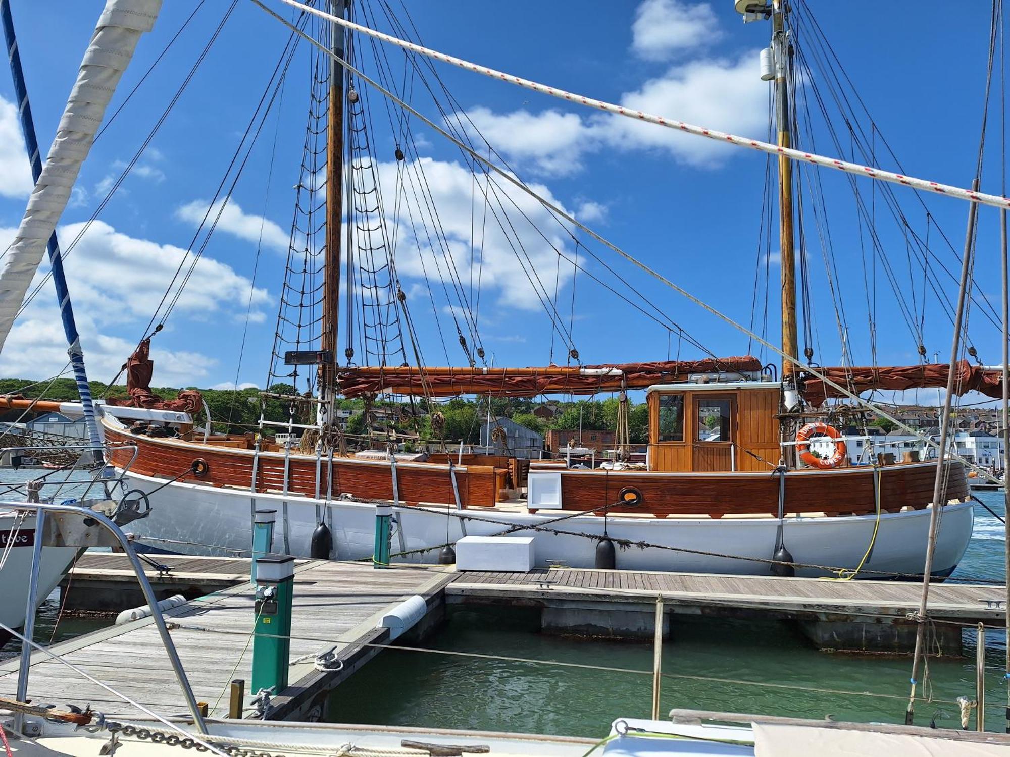 Historic Wooden Ship 'Ursula' Hotell East Cowes Exteriör bild