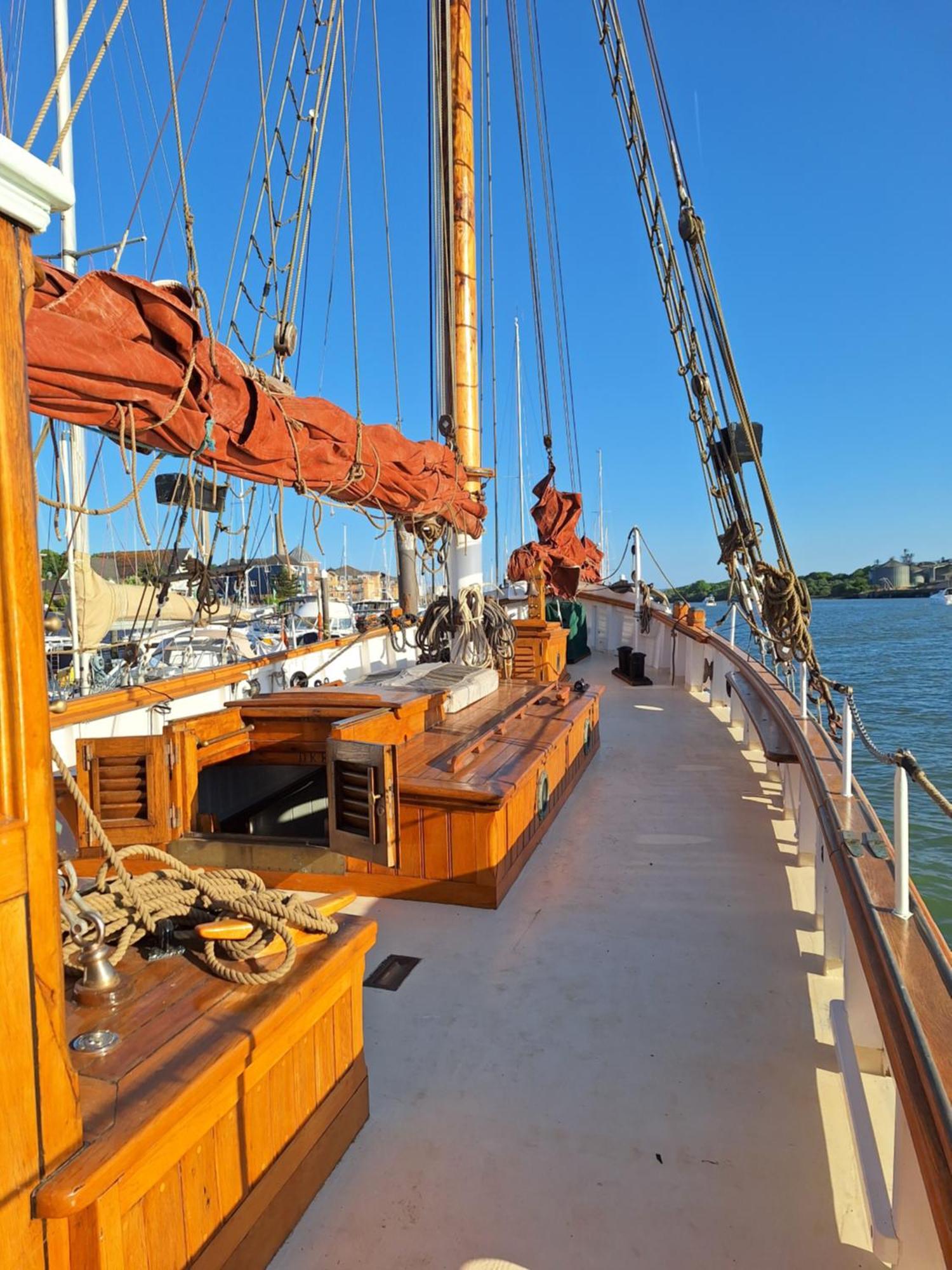 Historic Wooden Ship 'Ursula' Hotell East Cowes Exteriör bild
